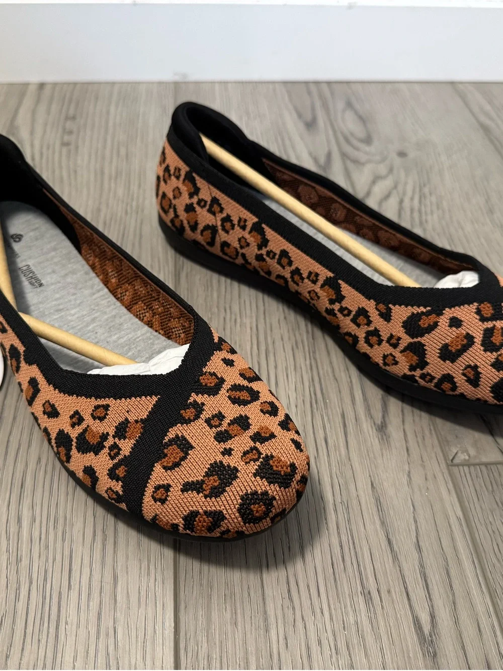 Women's Clarks Size 9 Carly Wish Leopard Print Ballet Flats - Black and Brown